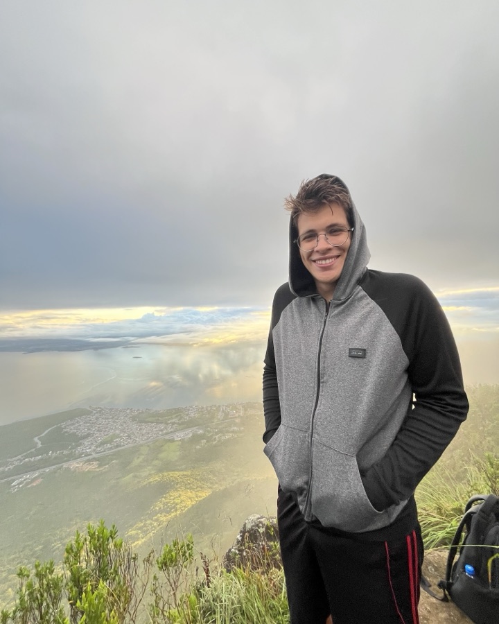 Gustavo Fernandes, Finance specialist